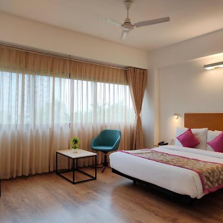 Kanak Beacon Hotel - Ashram Road Ahmedabad Eksteriør billede
