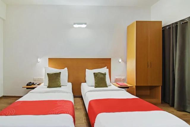 Kanak Beacon Hotel - Ashram Road Ahmedabad Eksteriør billede