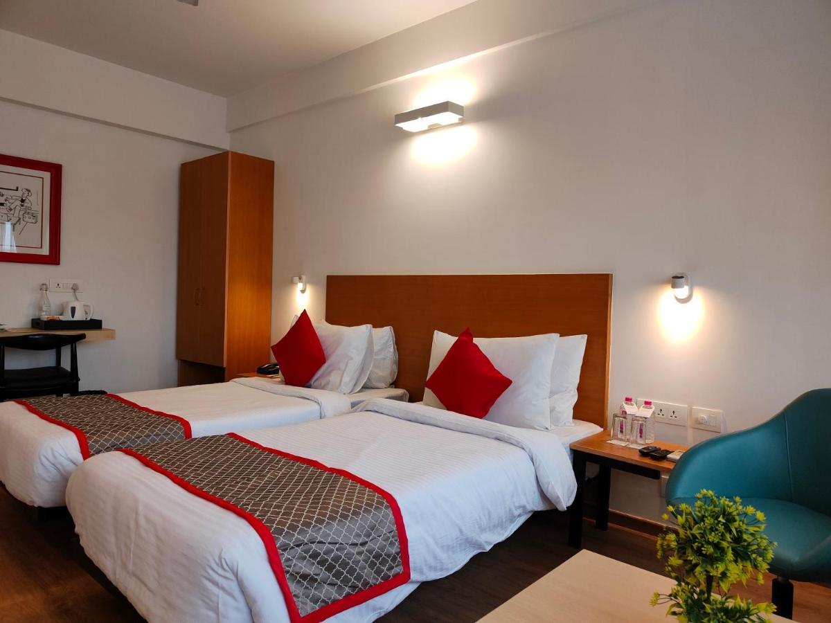 Kanak Beacon Hotel - Ashram Road Ahmedabad Eksteriør billede