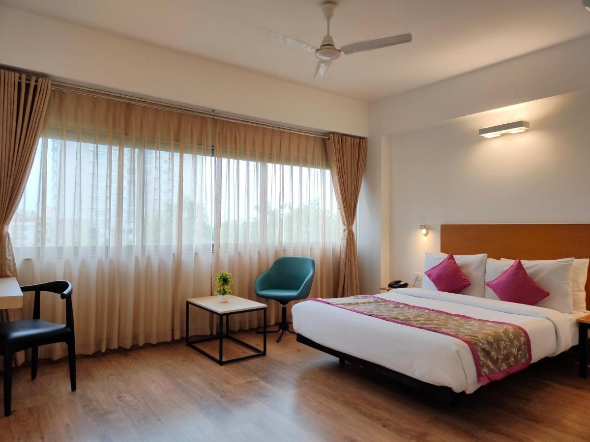 Kanak Beacon Hotel - Ashram Road Ahmedabad Eksteriør billede